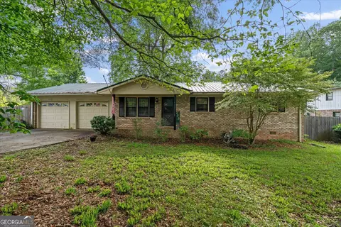 235 Castlegate Cir, Carrollton, GA 30116