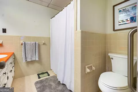 Bath - 242 Newton Rd, Lagrange, GA 30240 photo 6 of 6