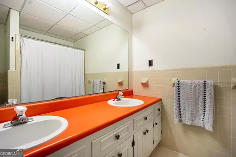 Bath - 242 Newton Rd, Lagrange, GA 30240 photo 5 of 6