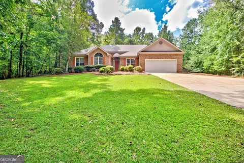 250 Kari Glen Dr, Fayetteville, GA 30215