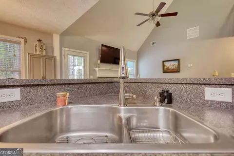 95 Loudoun Dr, Covington, GA 30014 photo 14
