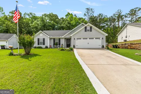 12 Connie Trl, Grantville, GA 30220