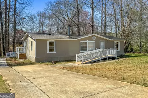 261 Lakeview Dr, Locust Grove, GA 30248