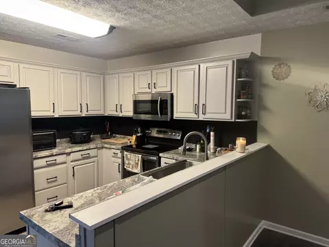 Kitchen - 30 Wellington Trl, Covington, GA 30016 photo 1 of 3
