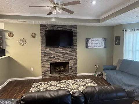 Living - 30 Wellington Trl, Covington, GA 30016 photo 2 of 2