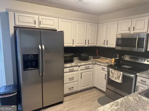 Kitchen - 30 Wellington Trl, Covington, GA 30016 photo 2 of 3