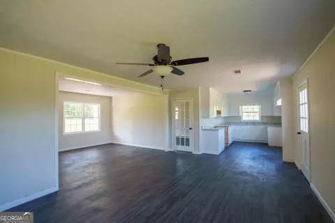 Living - 201 Braddy Rd, Ailey, GA 30410 photo 3 of 5
