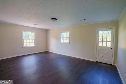 Living - 201 Braddy Rd, Ailey, GA 30410 photo 2 of 5