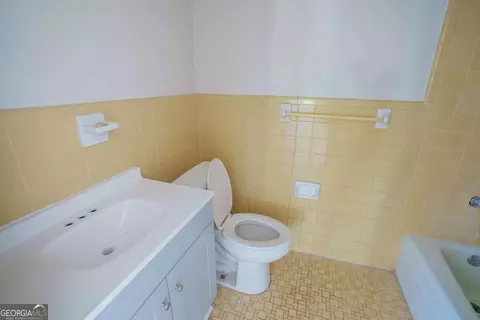 Bath - 201 Braddy Rd, Ailey, GA 30410 photo 2 of 2
