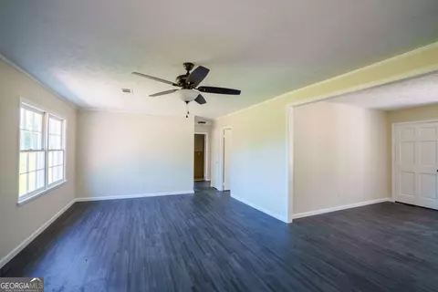 Living - 201 Braddy Rd, Ailey, GA 30410 photo 4 of 5