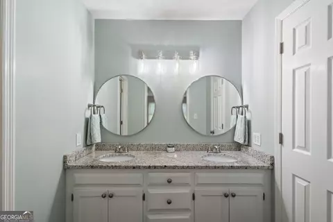 Bath - 106 Kildare Ct, Lagrange, GA 30240 photo 4 of 4