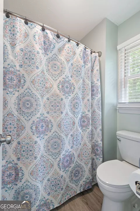 Bath - 106 Kildare Ct, Lagrange, GA 30240 photo 3 of 4