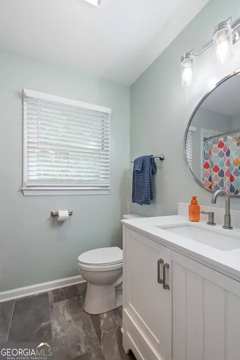 Bath - 106 Kildare Ct, Lagrange, GA 30240 photo 2 of 4