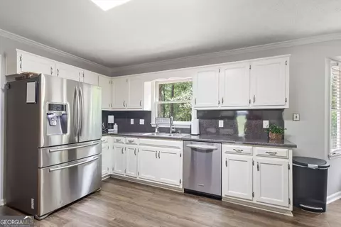 Kitchen - 106 Kildare Ct, Lagrange, GA 30240 photo 2 of 3