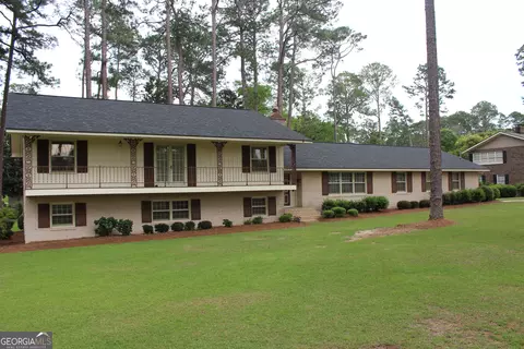 2021 Emory Dr, Tifton, GA 31794
