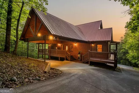 433 Spruce Cir, Mineral Bluff, GA 30559