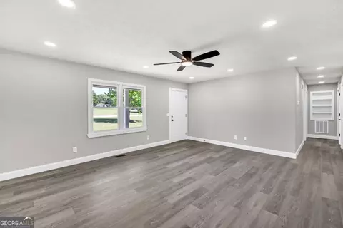Living - 717 Phillips Dr, Monroe, GA 30656 photo 5 of 6
