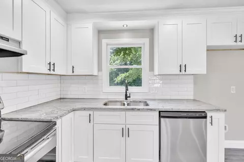Kitchen - 717 Phillips Dr, Monroe, GA 30656 photo 2 of 2