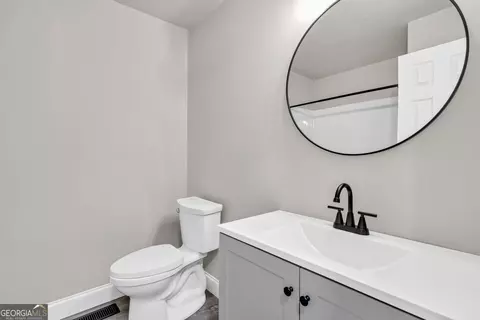Bath - 717 Phillips Dr, Monroe, GA 30656 photo 1 of 4