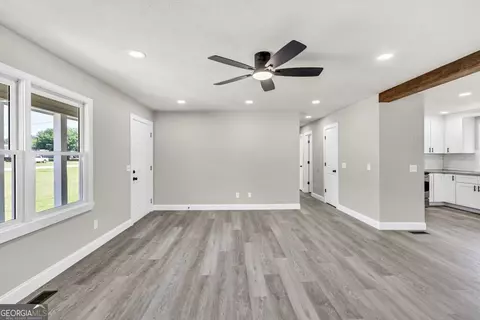 Living - 717 Phillips Dr, Monroe, GA 30656 photo 4 of 6