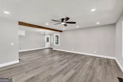 Living - 717 Phillips Dr, Monroe, GA 30656 photo 2 of 6