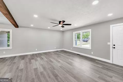 Living - 717 Phillips Dr, Monroe, GA 30656 photo 6 of 6