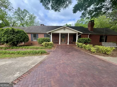 233 Sivell Rd 130 Leathea Dr, Lagrange, GA 30241