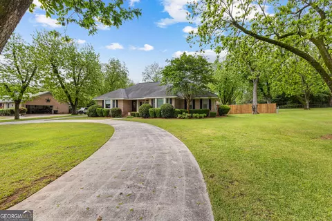 109 Maple Dr, Barnesville, GA 30204 photo 3
