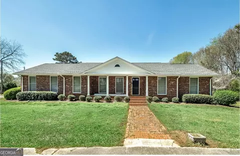 1092 E Lake Rd, Mcdonough, GA 30252