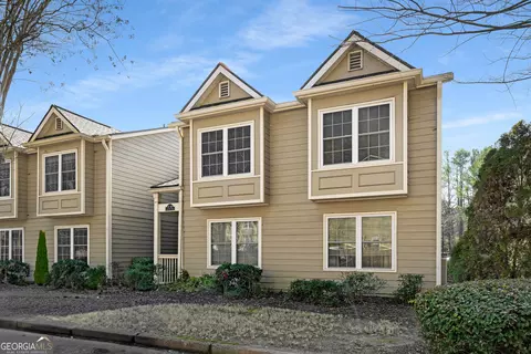 27 Lakes Edge Dr SE, Smyrna, GA 30080