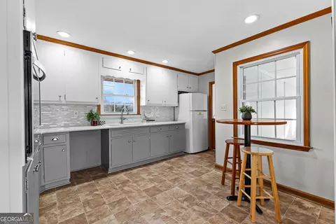 Kitchen - 2255 Etheridge Mill Rd, Griffin, GA 30224 photo 2 of 5