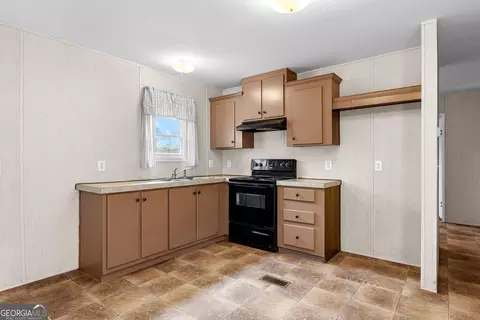 Kitchen - 2255 Etheridge Mill Rd, Griffin, GA 30224 photo 5 of 5