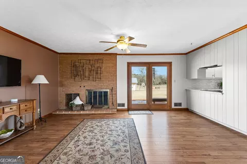 Living - 2255 Etheridge Mill Rd, Griffin, GA 30224 photo 4 of 7