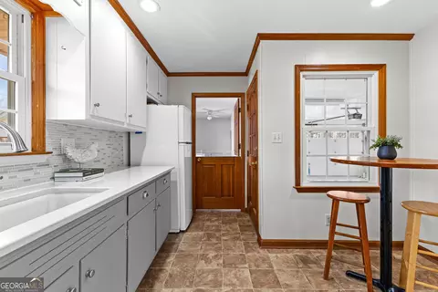 Kitchen - 2255 Etheridge Mill Rd, Griffin, GA 30224 photo 4 of 5