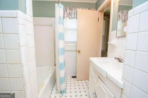 Bath - 522 Park Ave, Lagrange, GA 30240 photo 1 of 3