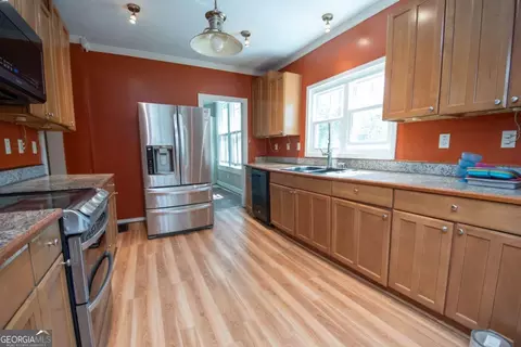 Kitchen - 522 Park Ave, Lagrange, GA 30240 photo 2 of 3