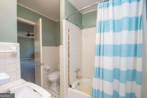 Bath - 522 Park Ave, Lagrange, GA 30240 photo 2 of 3