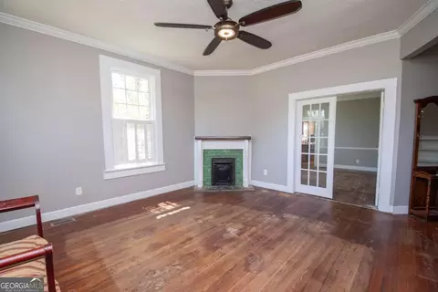 Living - 522 Park Ave, Lagrange, GA 30240 photo 2 of 7