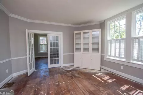 Living - 522 Park Ave, Lagrange, GA 30240 photo 4 of 7