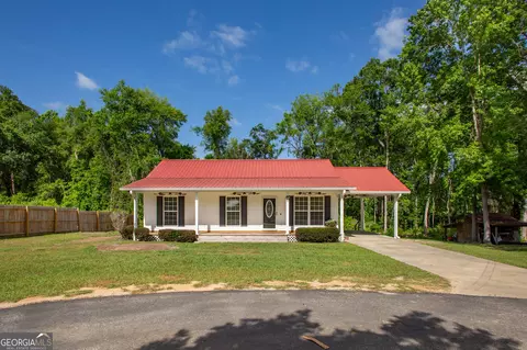 19 Live Oak Ln, Waycross, GA 31503