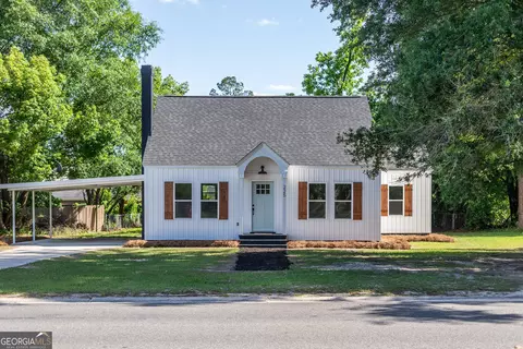 225 Strickland Ave, Blackshear, GA 31516