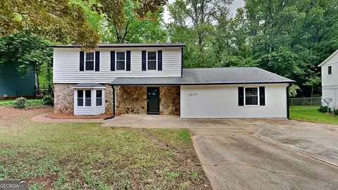 5429 Martins Crossing Rd, Stone Mountain, GA 30088