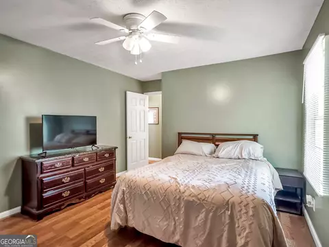 Bedroom - 204 Bluff Ct, Jackson, GA 30233 photo 4 of 11
