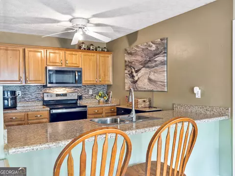 Kitchen - 204 Bluff Ct, Jackson, GA 30233 photo 2 of 2