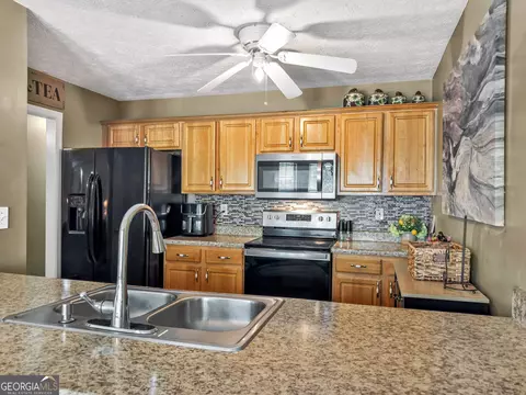 Kitchen - 204 Bluff Ct, Jackson, GA 30233 photo 1 of 2