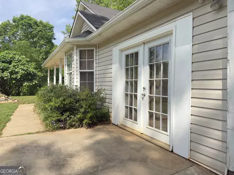 Exterior - 204 Bluff Ct, Jackson, GA 30233 photo 2 of 5