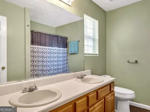Bath - 204 Bluff Ct, Jackson, GA 30233 photo 2 of 3