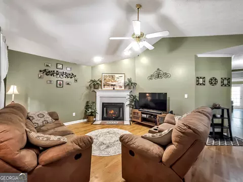 Living - 204 Bluff Ct, Jackson, GA 30233 photo 2 of 2