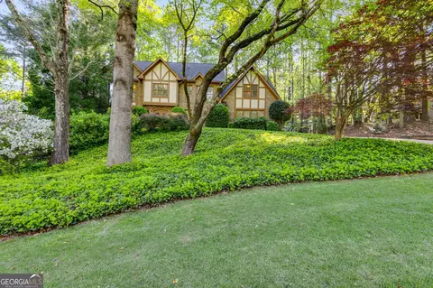 375 Spindle Ct, Sandy Springs, GA 30350