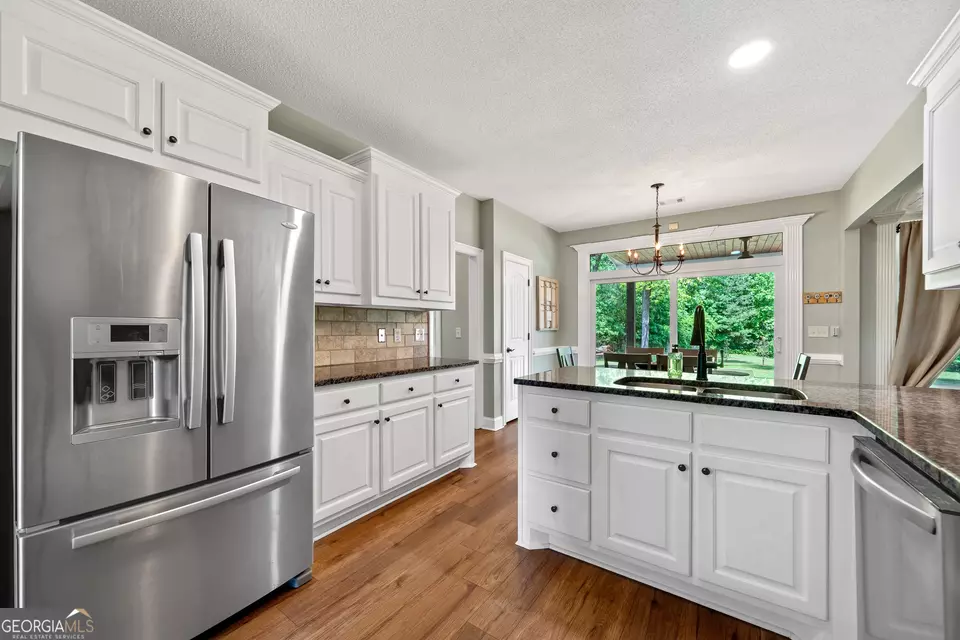 Kitchen - 104 Old Oak Dr, Forsyth, GA 31029 photo 6 of 6